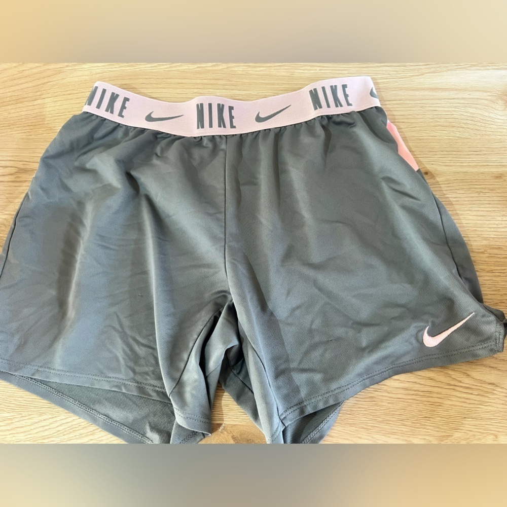 Nike shorts youth size L - Picture 1 of 3